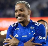 Matheus Pereirapng — MELHORES JOGADORES DO BRASILEIRÃO 10/25 option 47