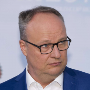 30449766 Oliver Welke Ist Seit 2009 Moderator Bei Der Heute Show Im Zdf 44e9 — Deutsche Comedians option 9