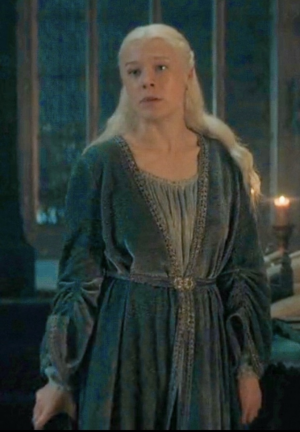 Zzzzz 172194419297344df2 7740 44c6 8102 7b15d440a0c01201a — All of Rhaenyra Targaryen's Outfits S1-S2 option 37