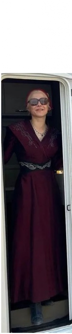 Zzzzz 17232193528b5fa1b1 B6ab 407d B5c7 E442d56fee46 — All of Rhaenyra Targaryen's Outfits S1-S2 option 41