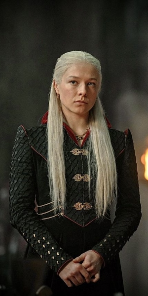 Zzzzz 1723814468684b2a4c 5eb1 40be 85b9 2927603c4a561201a — All of Rhaenyra Targaryen's Outfits S1-S2 option 29
