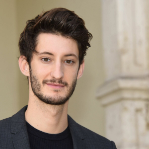 Pierre Niney Decouvrez L Impressionnante Transformation Physique De L Acteur Pour Son Dernier Role — Les plus beaux hommes option 68
