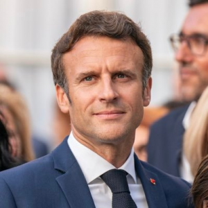 0ltw4tj400x400 — Politiques Français 2025 option 1