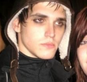 Zzzzz 1709955626untitled47920240309104009 — Mikey Way Looks/Hairstyles option 14