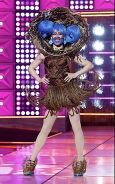 Zzzzz 1711493661amandatorimeatingpussycatwiglook — RuPaul's Drag Race Season 16 Runways Ranked option 98
