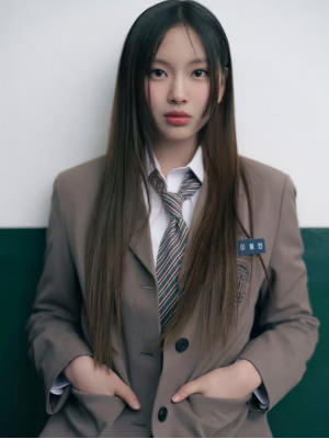 Hyeinjpg — Beauty Tier List Kpop Girl Group Members (3rd gen - 5th gen) option 17