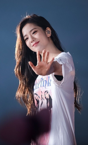 Jisoo — Beauty Tier List Kpop Girl Group Members (3rd gen - 5th gen) option 24