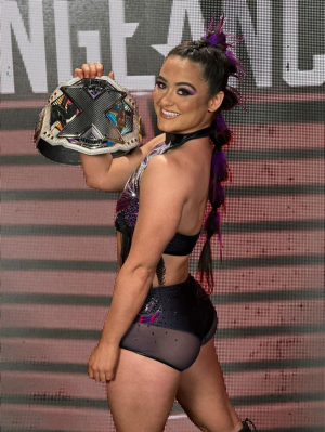 WOMAN'S WRESTLERS ASSES — option 15