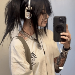 100 Women Haircuts — option 21