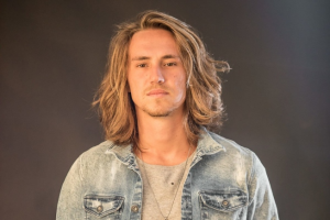Vitor Kley — Melhores cantores brasileiros option 89