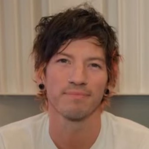 0722c3db15a50184a7e1be2a144784ee — josh dun hairstyle tier list option 1