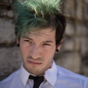 2b1f2051482684d1b420833bc85d81e0 — josh dun hairstyle tier list option 4