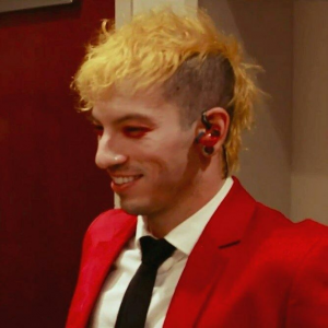 62cb32146051cf10f2cbf64396992dae — josh dun hairstyle tier list option 9