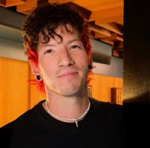 E9f581681b4c71f392ed1c3348f9c4b5 — josh dun hairstyle tier list option 15