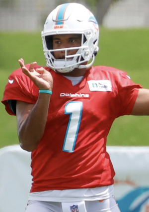 44afde58 95ff 4c20 A3fb 2ca22aeef0fejpeg — NFL QBS 2022-2023 option 10
