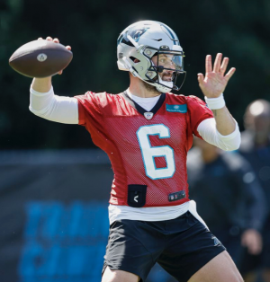 Dcc32ce6 Ee35 4f80 Aaf9 3745b7743accjpeg — NFL QBS 2022-2023 option 27