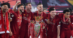 Liverpool Players Celebrate Premier League Trophyjpeg — Mejores Primes de Equipos option 9