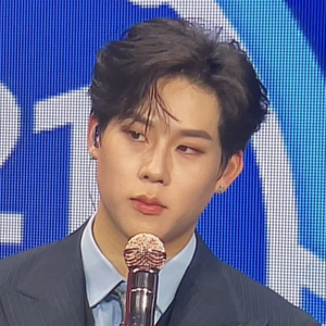 Esatxv8xcaepxjejpg — jooheon hairstyles and hair colors tier list option 22