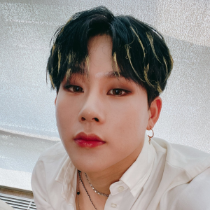 Ewo Favwuacgxwajpg — jooheon hairstyles and hair colors tier list option 23