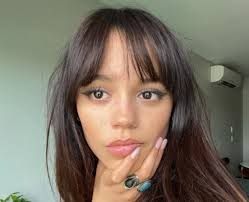Images 13 — Different Jenna Ortega's pic option 4