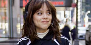 Images 3 — Different Jenna Ortega's pic option 16