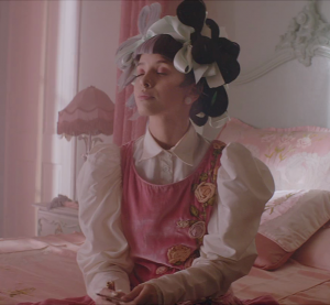 Vlcsnap 2017 09 23 19h53m31s327 — All Melanie martinez's MV outfits option 30