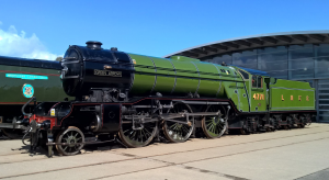 V2 Green Arrow — LNER Steam Engines option 278
