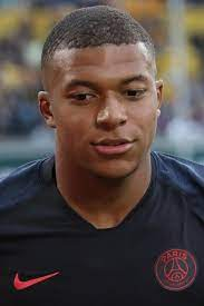 Descarga 75jpeg — Best 50 football players 2021-2022 option 24