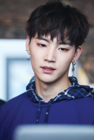 Zz1562648657664cf22d F614 4478 9eee C664099b7c0fjpeg — Boy Group Visuals option 37