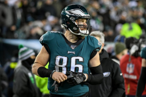 10101052020eaglesvsseahawks1sthfe02daeffill 735x490jpg — Build an NFL offense with 15 dollars! 1 QB, 1 RB, 2 WR, 1 TE option 1