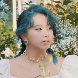 38ef9497 A278 4b6a A239 4b9deabc31b7jpeg — chaeyoung hair option 3