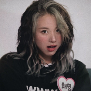 7133bc29 728e 411f 958d 978d340a3faajpeg — chaeyoung hair option 13