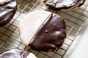 Mc Black And White Cookie Articlelargejpg — Cookie Varieties option 7