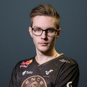 400 71jpeg — CSGO players april 2020 option 65