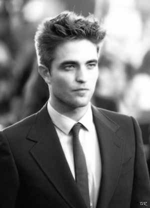 B00051d0 E142 4ebb B2d7 C3e2b21ae551jpeg — Daily Robert Pattinson Photos option 15