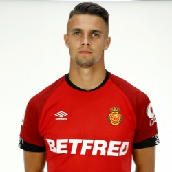 Valjentjpg — Defensas centrales de LaLiga de 1ª División española option 81