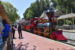 E92cb2e4 Fe8e 475a 82d3 0bd131a5f200jpeg — Disneyland vs Disney World option 36