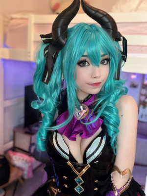 Miku Deviljpg — Emiru Cosplay long option 75