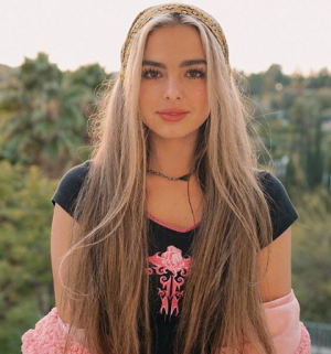 Zz158647353958565540 34c1 481e A425 35593bf6e41fjpeg — Female Celebrities option 215