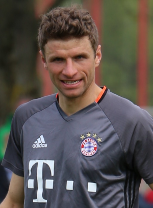 Thomasmuellertraining2017 05fcbayernmuenchen 3croppedjpg — Footballer 25 option 22
