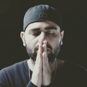93bbf8ac 3f20 4bc3 9bee 425bc7870be0jpeg — Iranian Best Rappers option 13