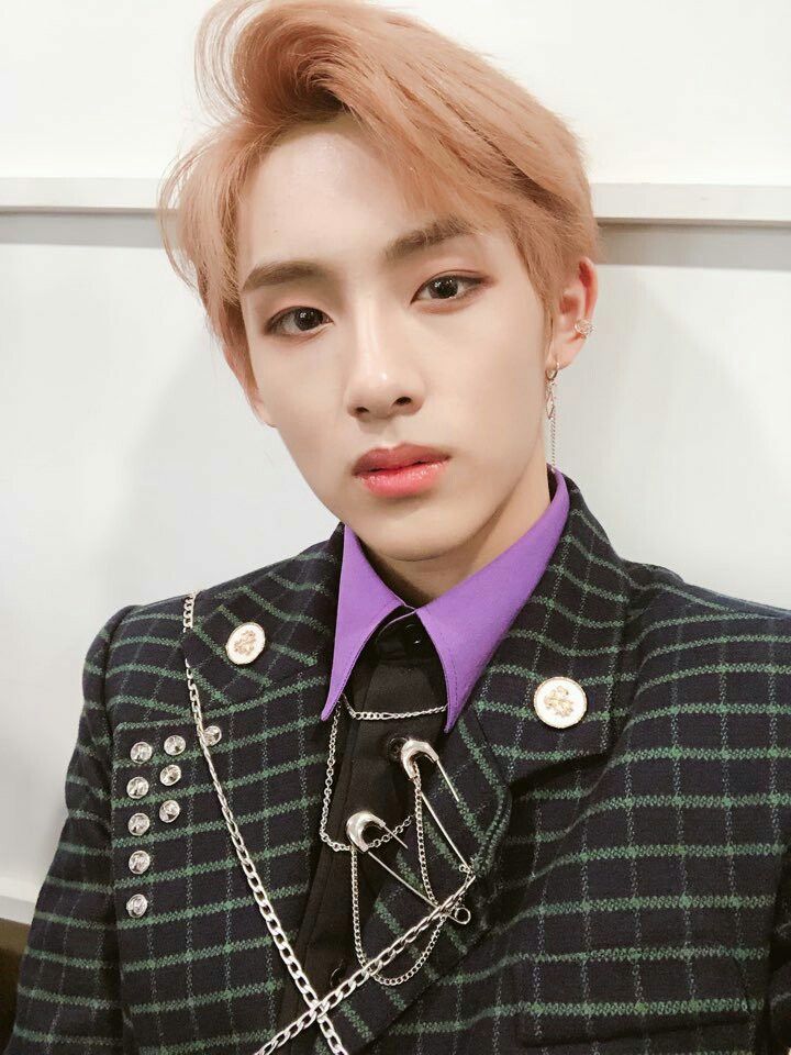 61763395de5a4b438cfe85a8dbcf3c97jpg — kpop boys ik option 32