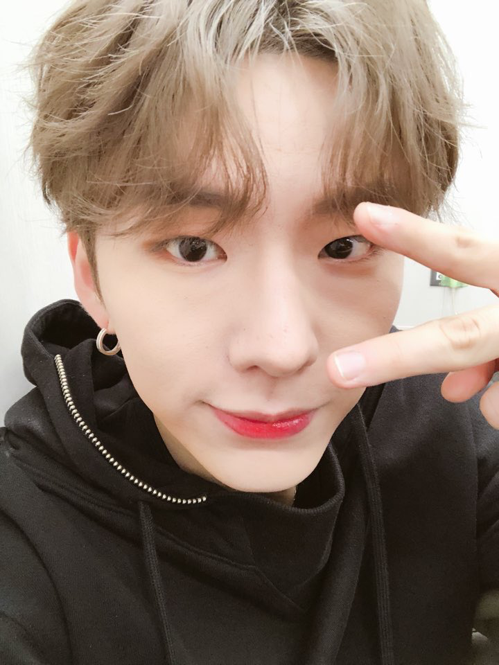 B155bb1c0633e3926bab6ae06ea99966png — kpop boys ik option 42