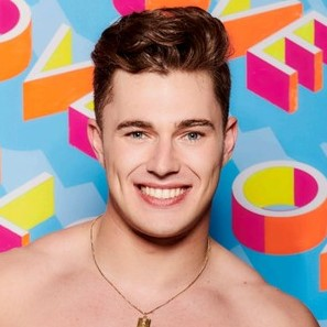 Curtis Brown 6bc05eajpg — Love Island Contestants (Season 2, 3, 4, 5, 6) option 15