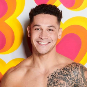 Loveislandcallumjones 06 01 2020jpg — Love Island Contestants (Season 2, 3, 4, 5, 6) option 33