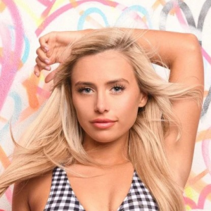 S4elliebrownjpg — Love Island Contestants (Season 2, 3, 4, 5, 6) option 50