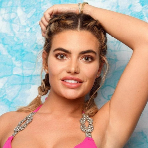 Sei22960398 Cbbe E1543743575180jpg — Love Island Contestants (Season 2, 3, 4, 5, 6) option 66