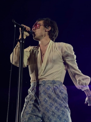 Tumblrf0de9ca5c6afc44f3273dd2ac7a57383bcfa8944500jpg — Love on Tour Outfits Harry Styles option 39
