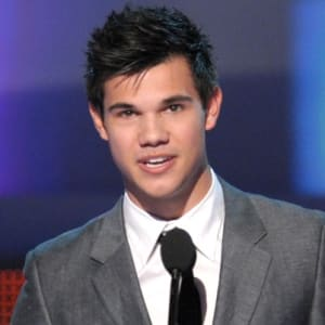 Taylor Lautner 504528 1 420jpg — male celebs option 78