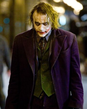 Heathledgerasthejokerjpgjpg — Melhores trajes dos filmes do Batman option 16